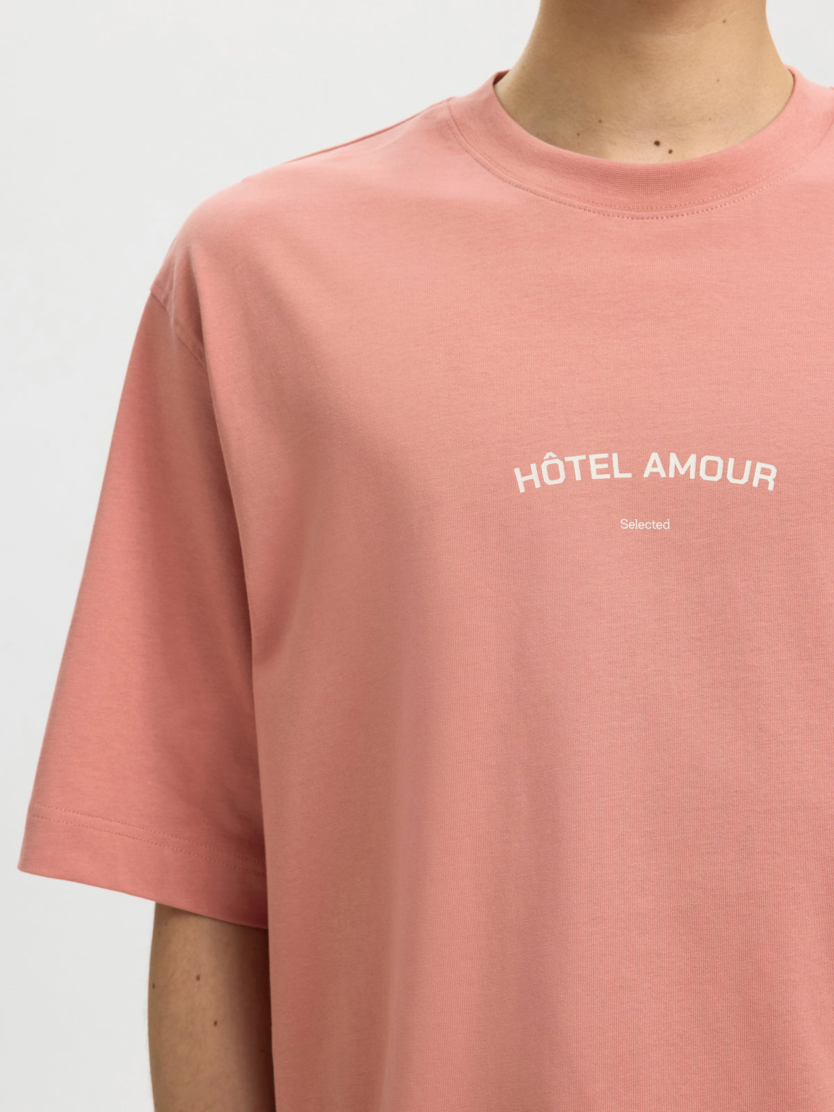 Boxy Liam Hotel Amour